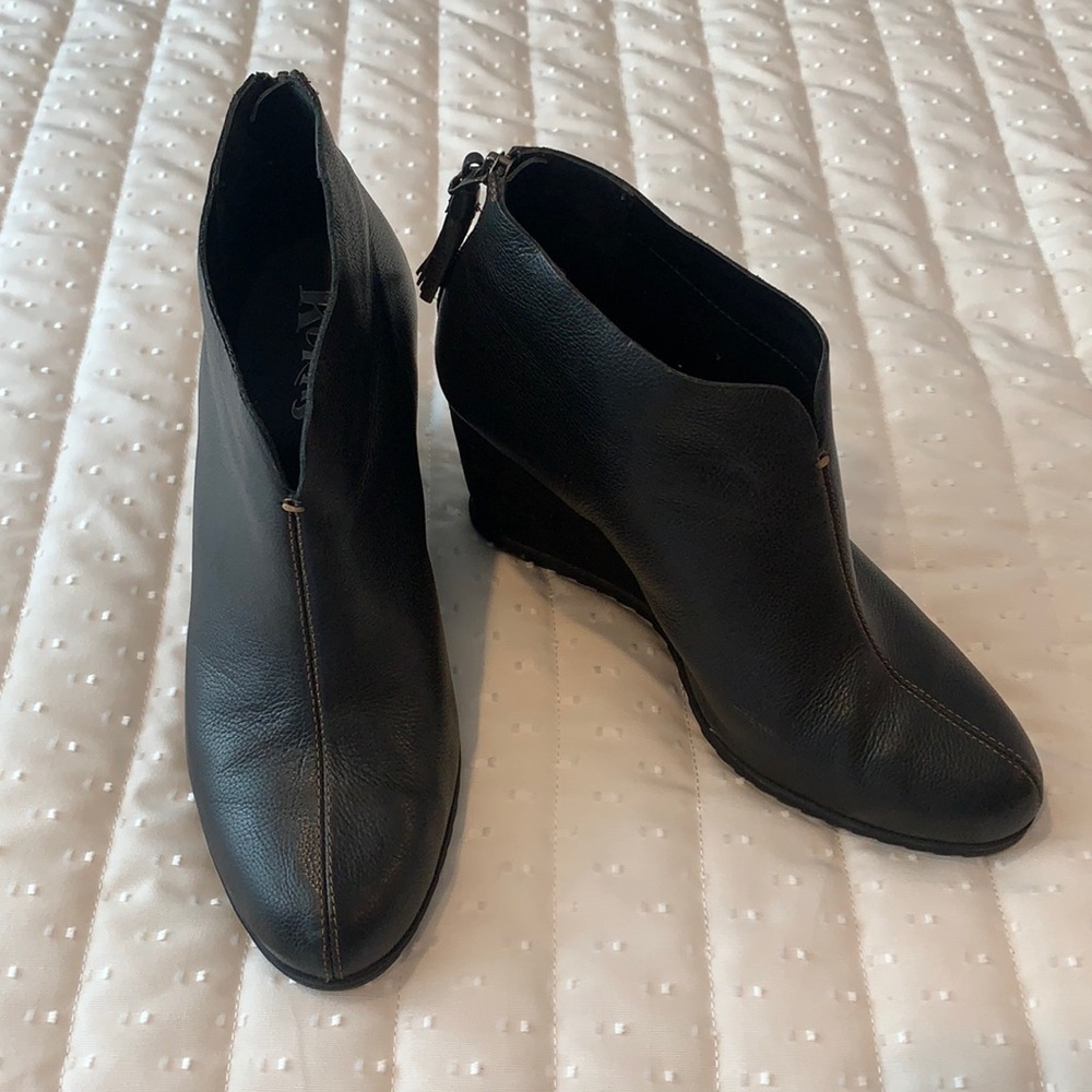 Korks black leather ankle booties